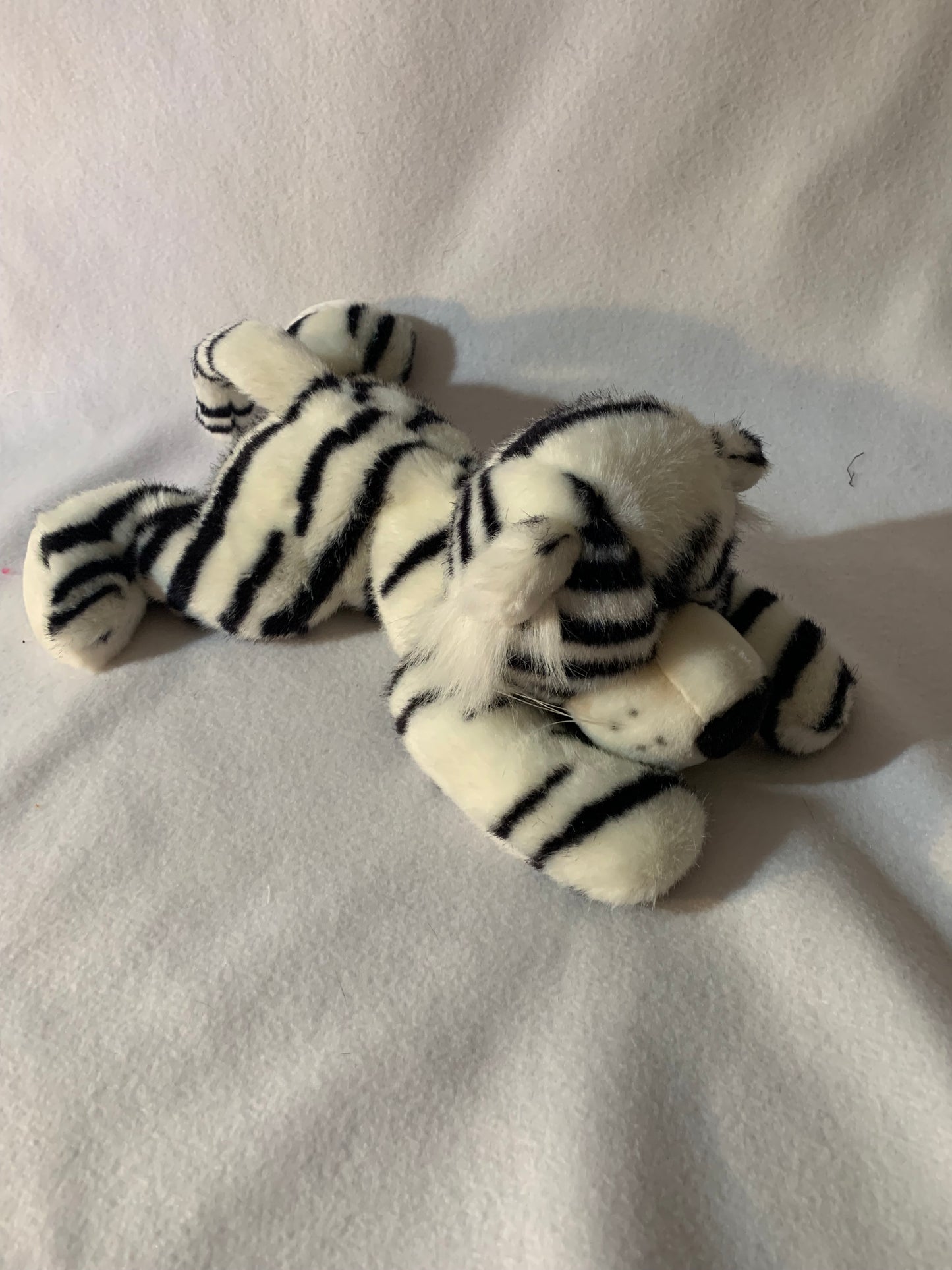 Weighted stuffed animal, leopard, tiger or lion with 2 lbs, washable plush buddy, winter jungle cat