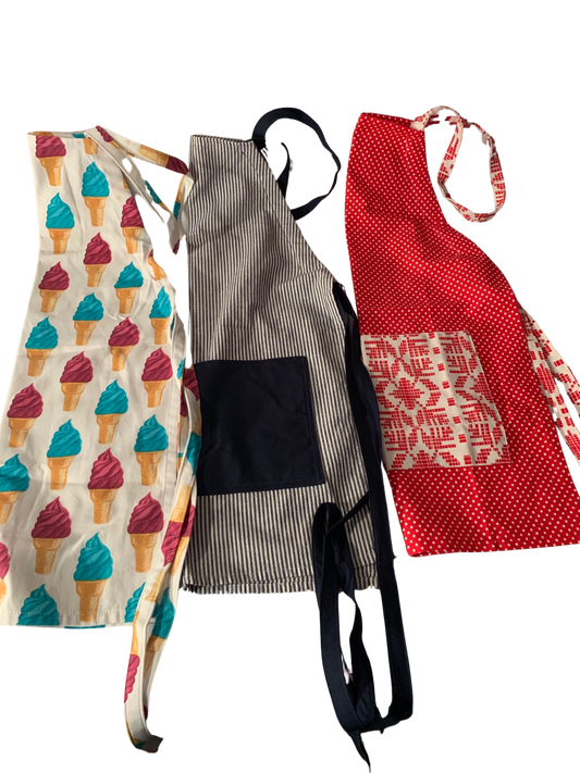 Adult Apron with pockets, kitchen apron, adult or large child, washable, craft apron