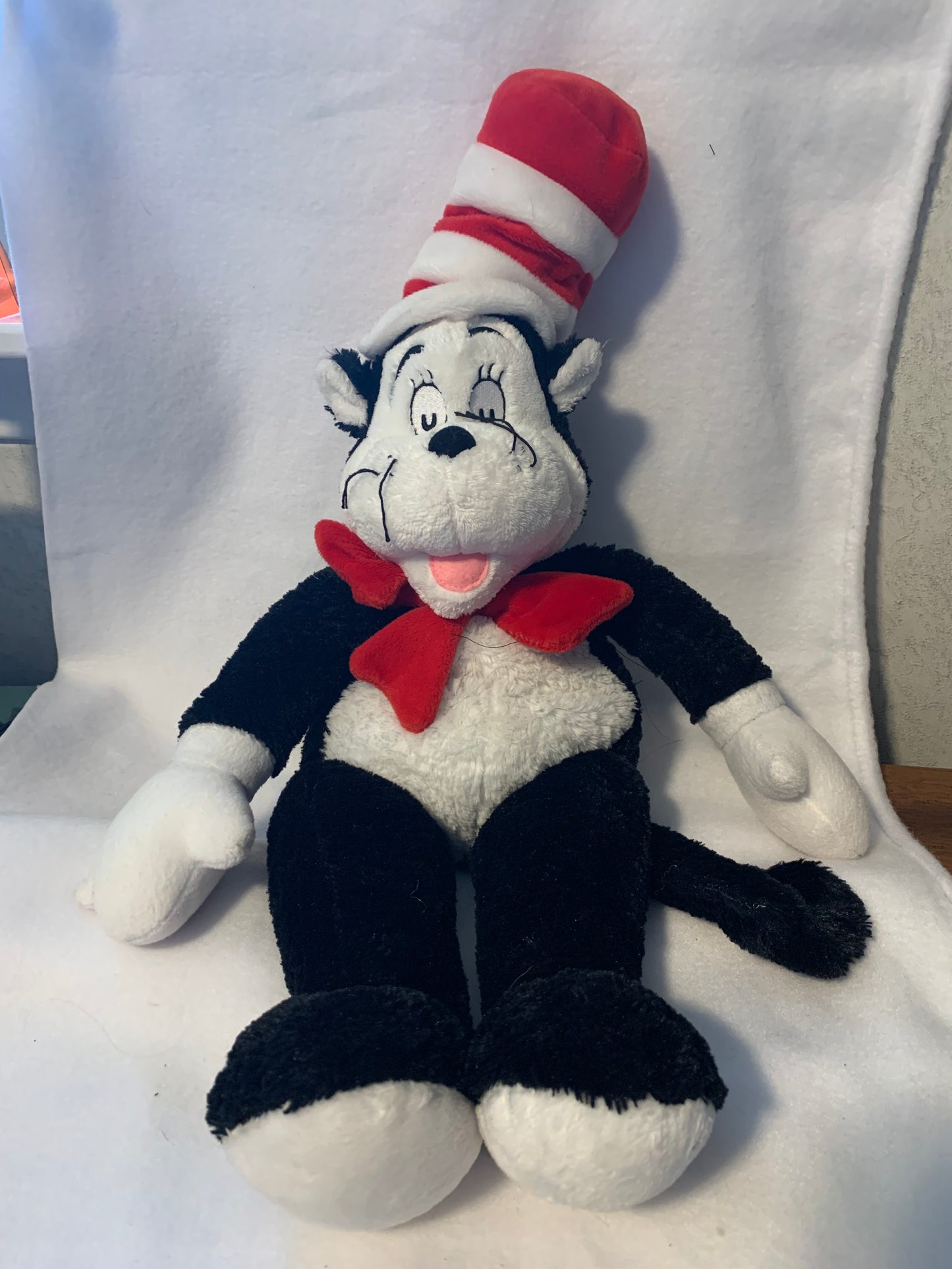 Weighted stuffed animal, Dr Seuss Characters sensory toy with 2 1/2-5 lbs, elephant, fish, cat, sneetch, cow, fox, grinch, snoozapalooza, wocket, marvin, foot, max